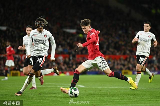 她的缺席無 她的缺席無